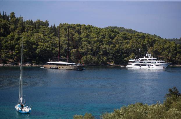Vela Luka: Turisti uživaju uvali Pičena