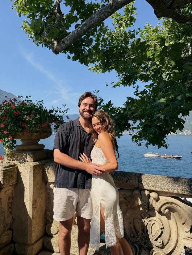FOTO Ashlee ne prestaje privlačiti poglede: Radi za hit brend bikinija i pokazuje obline