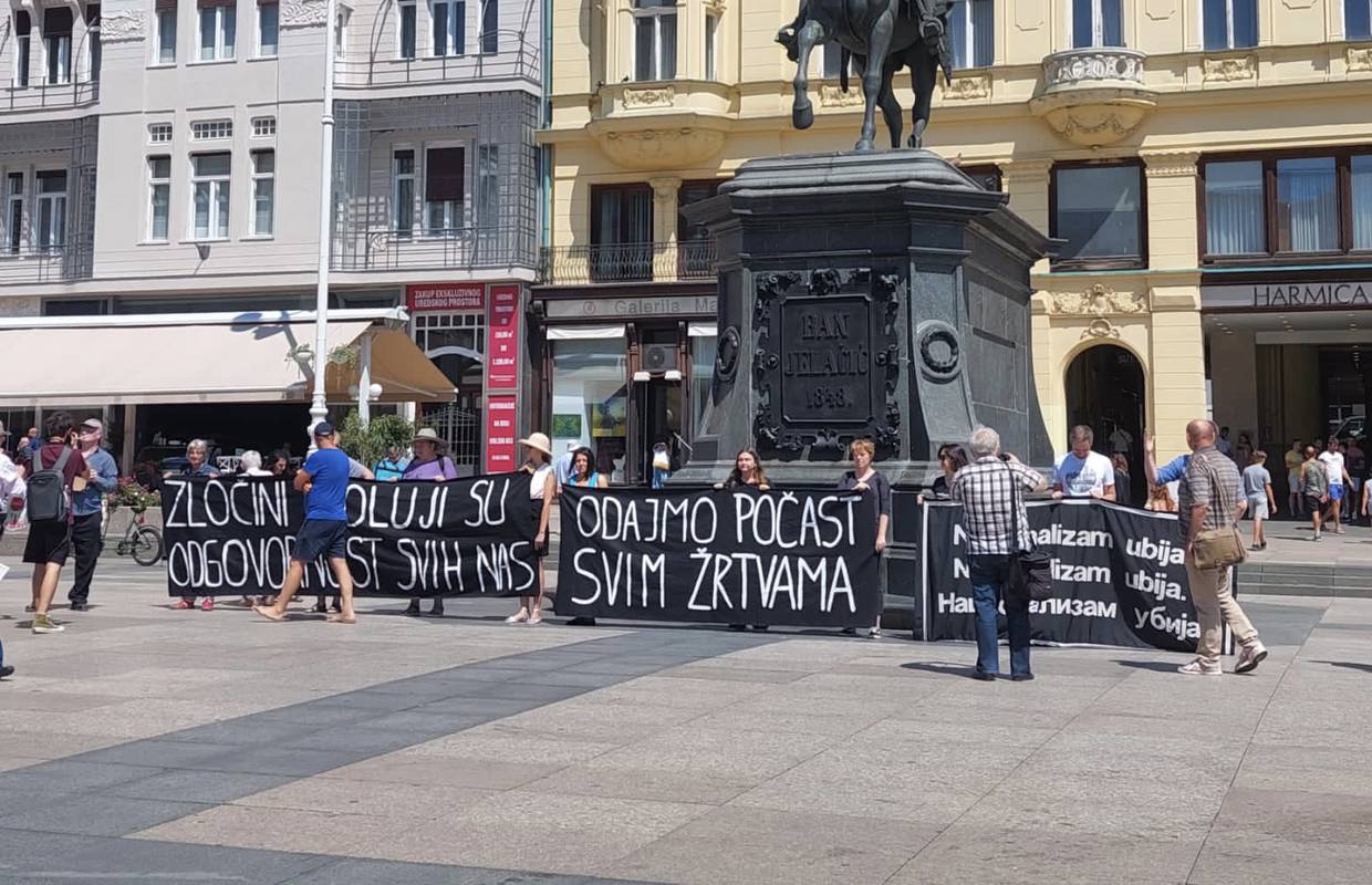 FOTO Na zagrebačkom trgu  antiratni skup: 'Zločini u Oluji su odgovornost svih nas!'
