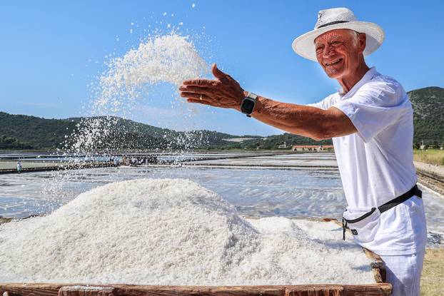 Berba soli u Stonskoj solani