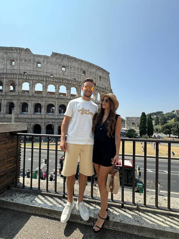 FOTO Dok Split čeka, obitelj Rakitić uživa u grčkoj idili...