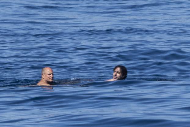 EKSKLUZIVNO Woody Harrelson istuširao Sachu Baron Cohena nakon kupanja, Lars Ulrich odlučio se samo na plivanje