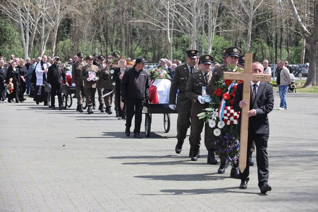 Vukovar: Sahrane nedavno identificiranih branitelja pronađenih na Petrovačkoj doli kod Vukovara
