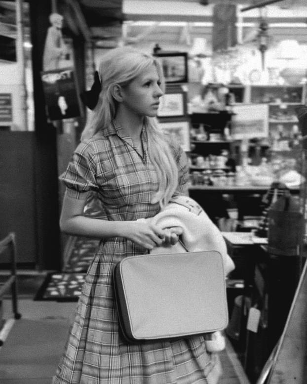 FOTO Mlada ljepotica obožava vintage stil - u retro krpicama donosi seksepil iz 1950-ih