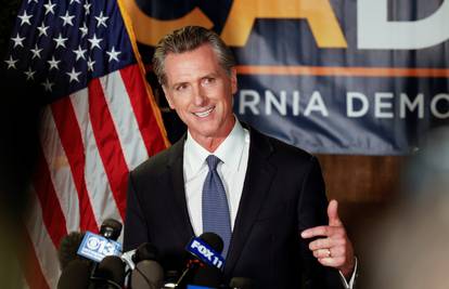 Kalifornija: Guverner ostao na vlasti nakon poziva za opoziv