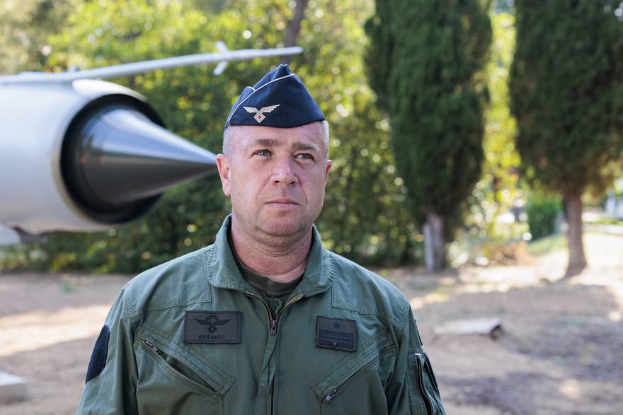 Brigadni general Michael Križanec dao izjavu nakon nenajavljenog probijanja zvučnog zida