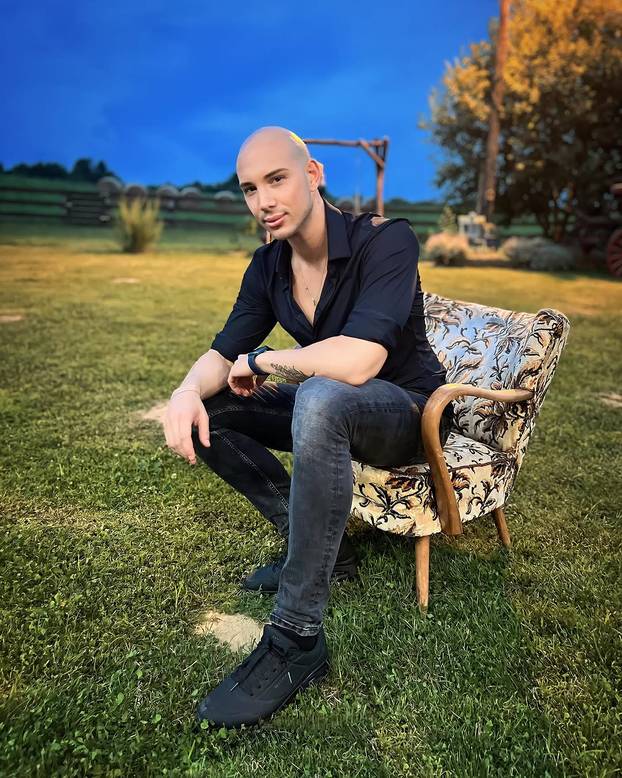 Alen Bičević presadio je kosu, smršavio, operirao nos... Evo kako se mijenjao kroz godine