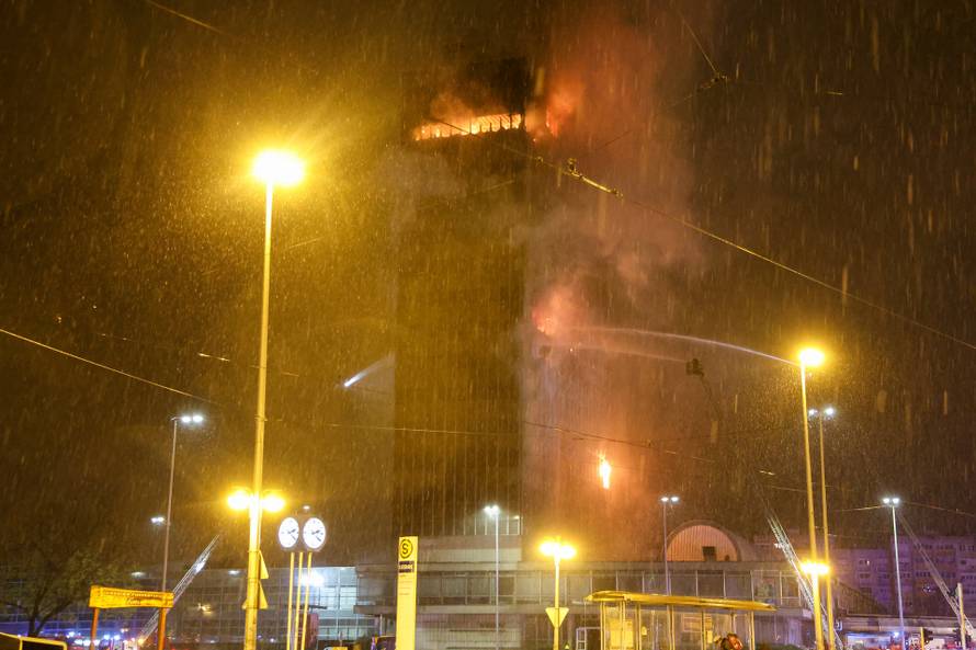 Zagreb: Pozar u Vjesnikovom neboderu