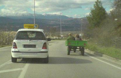 Autoškola napravila dvostruki prekršaj