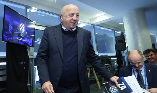 Koja je uloga Velimira Zajeca!? Svojim istupima unosi nemir, a ne zna ni što se radi u klubu!?