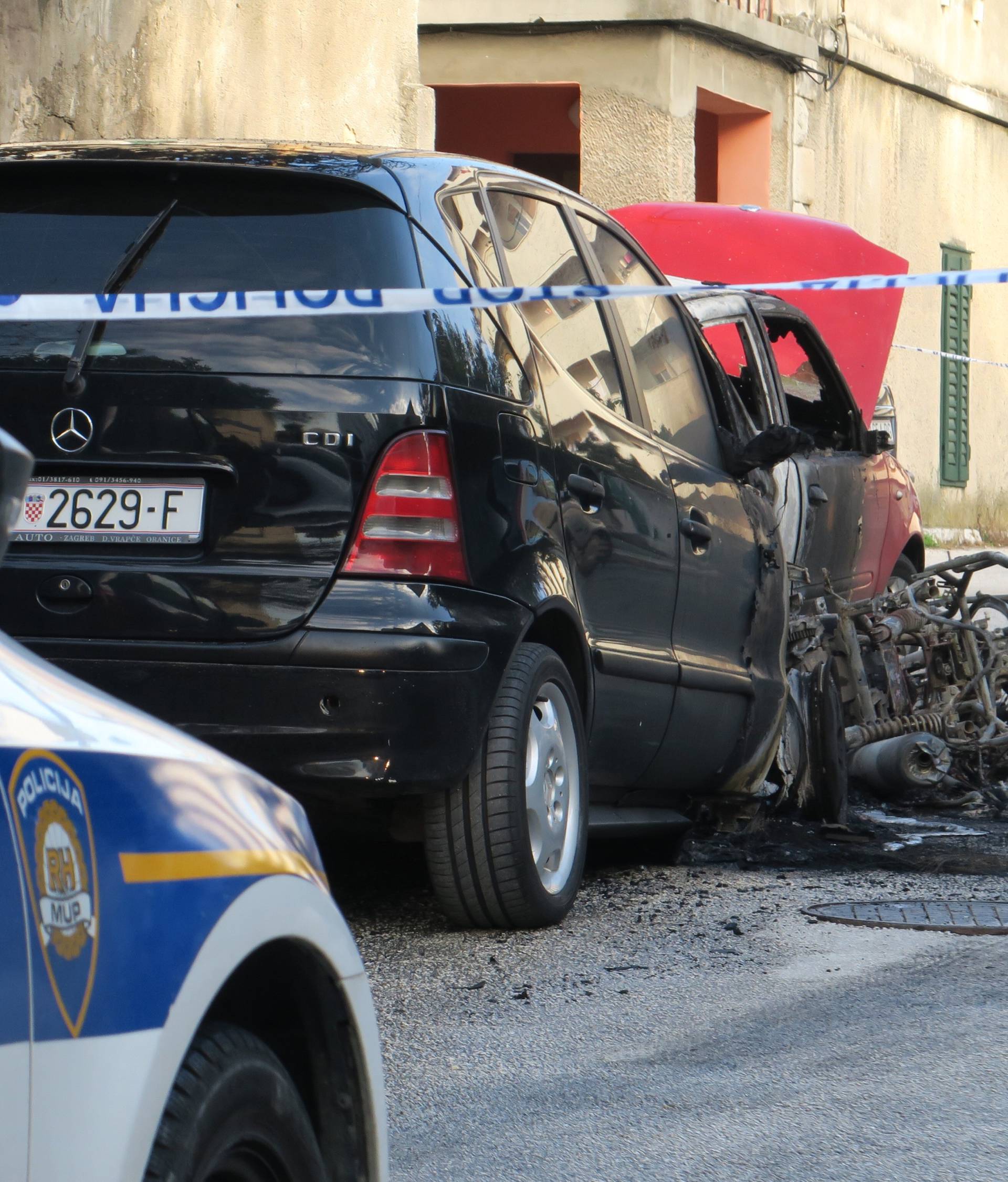 Nova palež u Splitu: Tijekom noći izgorjela tri auta i motor