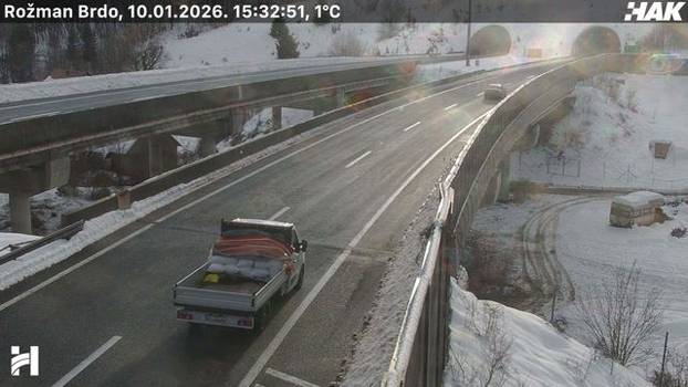 FOTO Pogledajte situaciju na autocestama: Snijeg još pada, stvara se poledica, ima i magle