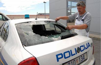 Romi kamenovali policajce jer su htjeli smiriti mladića