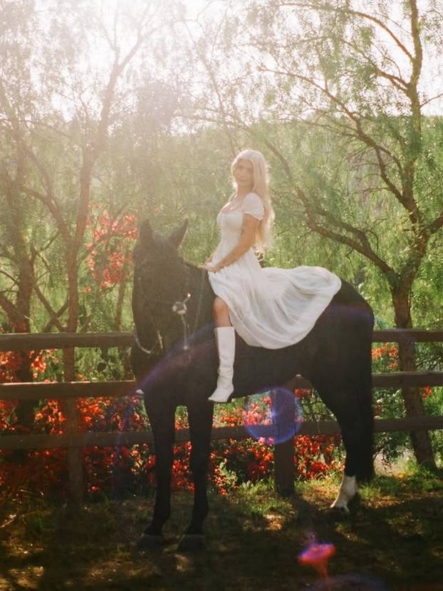 FOTO Od slavnih roditelja do vruće zvijezde Instagrama - ova influencerica ne zna za granice