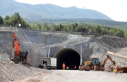 Probijanje Učke: Svaki dan će probiti 14 metara cijevi tunela