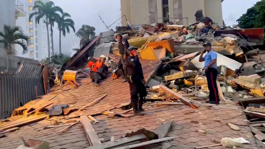 Severe quake destroys building in Caracas