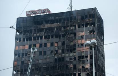 Vatrogasci uklanjaju dijelove fasade zgrade Vjesnika. Policija uhitila mladića zbog požara!