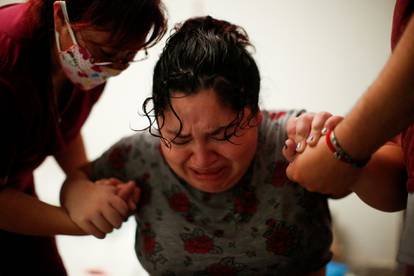 The Wider Image: "Hospitals are too risky": home birth in Mexico City