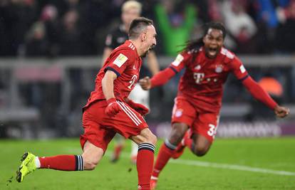 Ribery u finišu spasio Kovača, Bayern na '-6' za Borussijom!