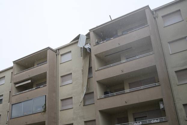 Zagreb: Olujno nevrijeme oštetilo krov zgrade na Horvaćanskoj cesti na Vrbanima