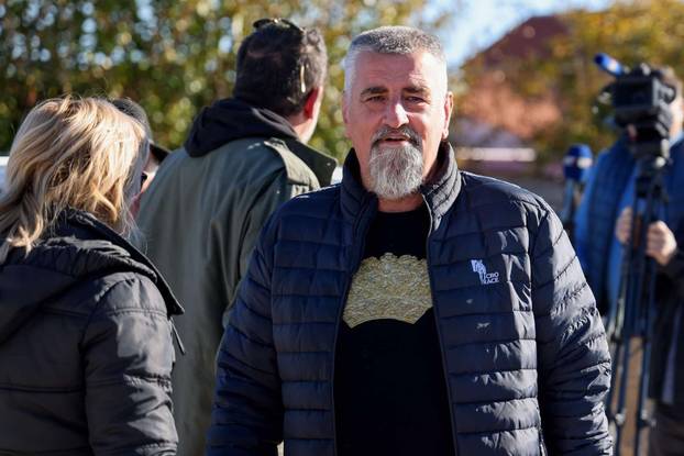 Brkovi i brade! Ovako bi naši političari izgledali da se ne briju