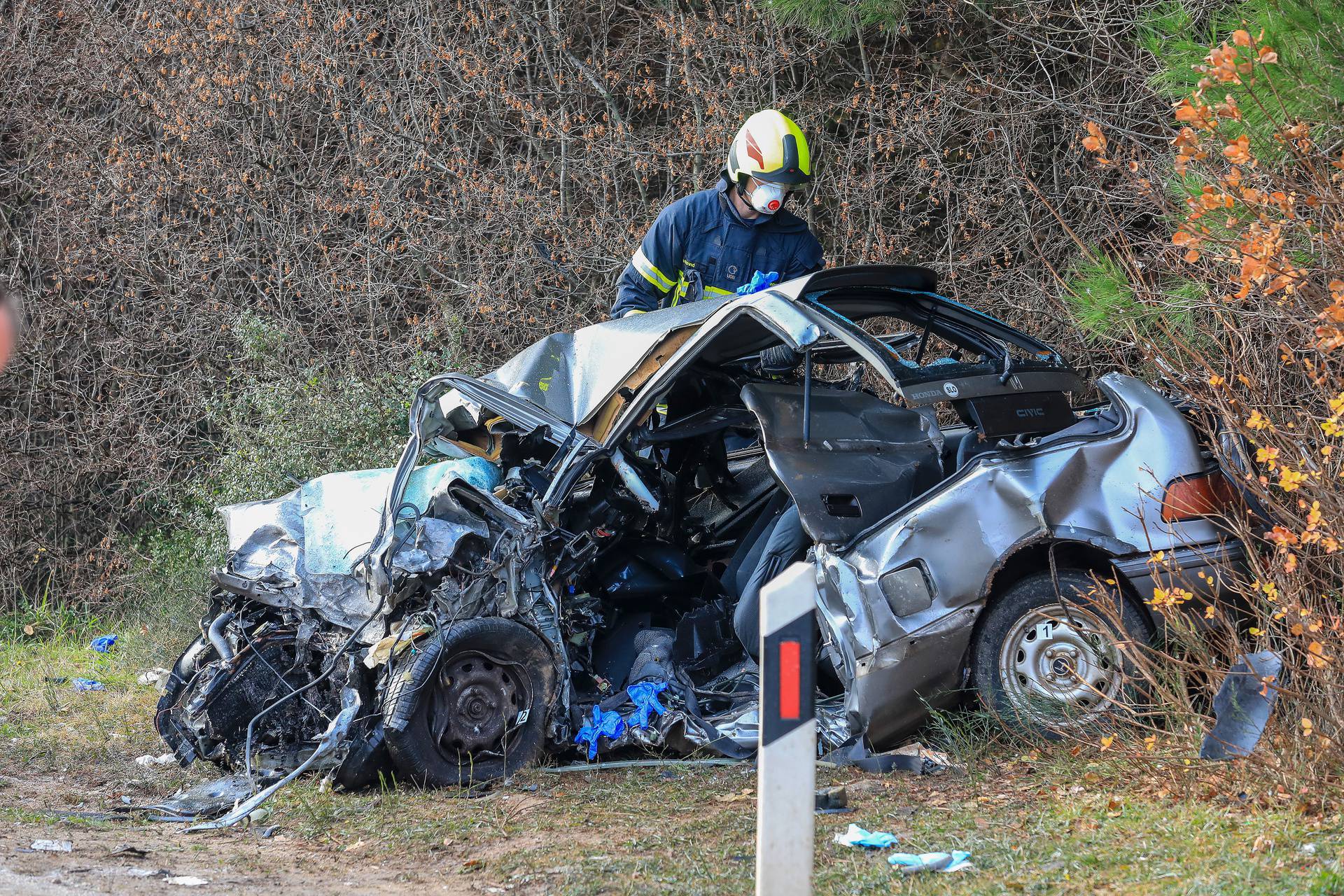 U sudaru kamiona i automobila nedaleko Pule jedna je osoba poginula