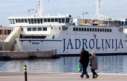 Kod Dugog otoka posade s tri jedrilice morale u samoizolaciju