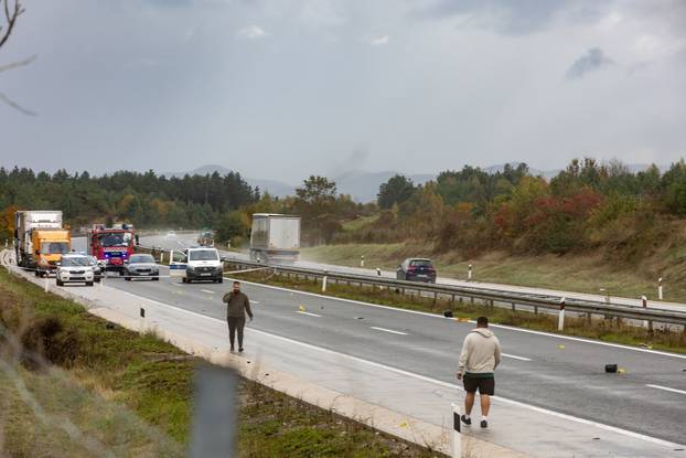 Sudar motocikla i kombija kod Gospića, poginulo dvoje ljudi