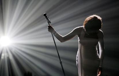 Whitney Houston pokopana je kraj oca na privatnom pogrebu