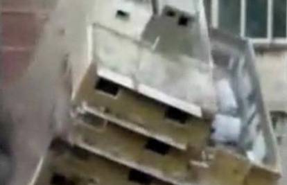 Trošna zgrada pala je na građevinske radnike u Meki