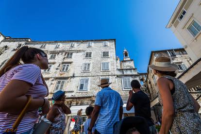 Danas i do 38°C! Turisti guštaju u Splitu. Ali uskoro stiže velika promjena i kraj toplinskog vala!