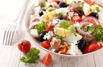 Ideja za ručak: Hladna salata od riže, svježeg povrća i jaja