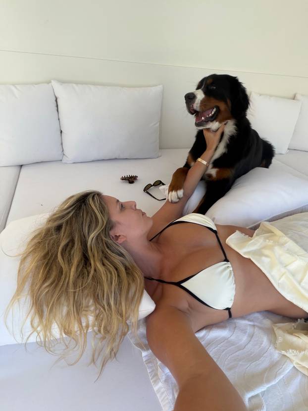 FOTO Ima svoj brend kupaćih, a kad vidite njezino savršeno tijelo, bit će vam sve jasno