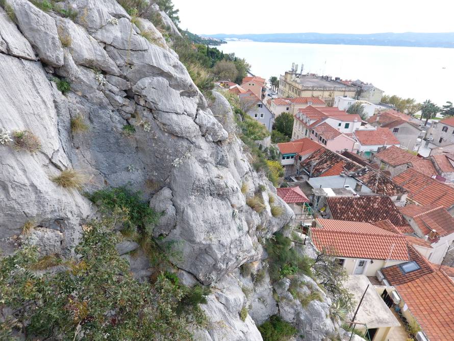 Stijene padale na kuće, ceste...: Dio Omišana morat će se iseliti