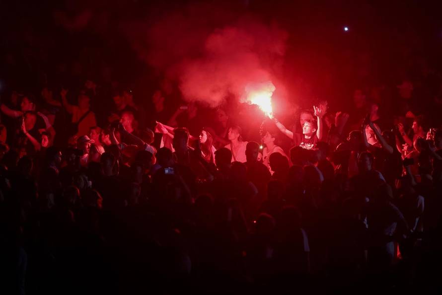 Zagreb: Euforija i bakljada na koncertu Marka Perkovića Thompsona