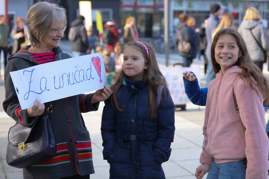 'Vlada je najgori razred' i ostali genijalni transparenti učitelja