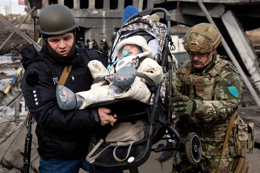 Russia's invasion on Ukraine continues, in Irpin