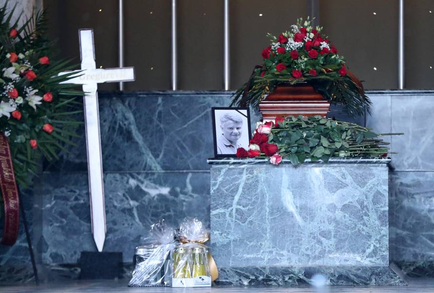 Oproštaj od oca uz tamburaše: Marko je jedva susprezao suze