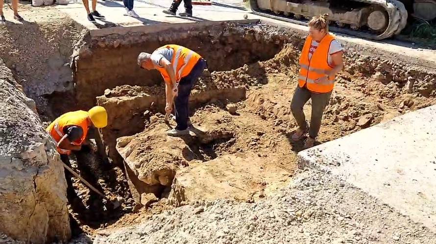 VIDEO Riješili misterij sarkofaga u Vinkovcima: Svi su očekivali blago, ali poklopac je razbijen...