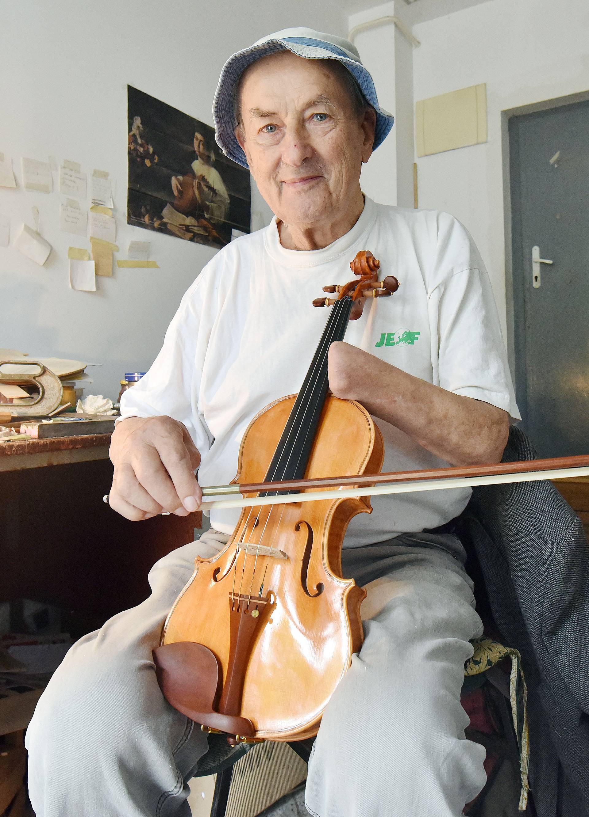 'Promijenio sam svoj san i bez šake napravio čak 174 violine'