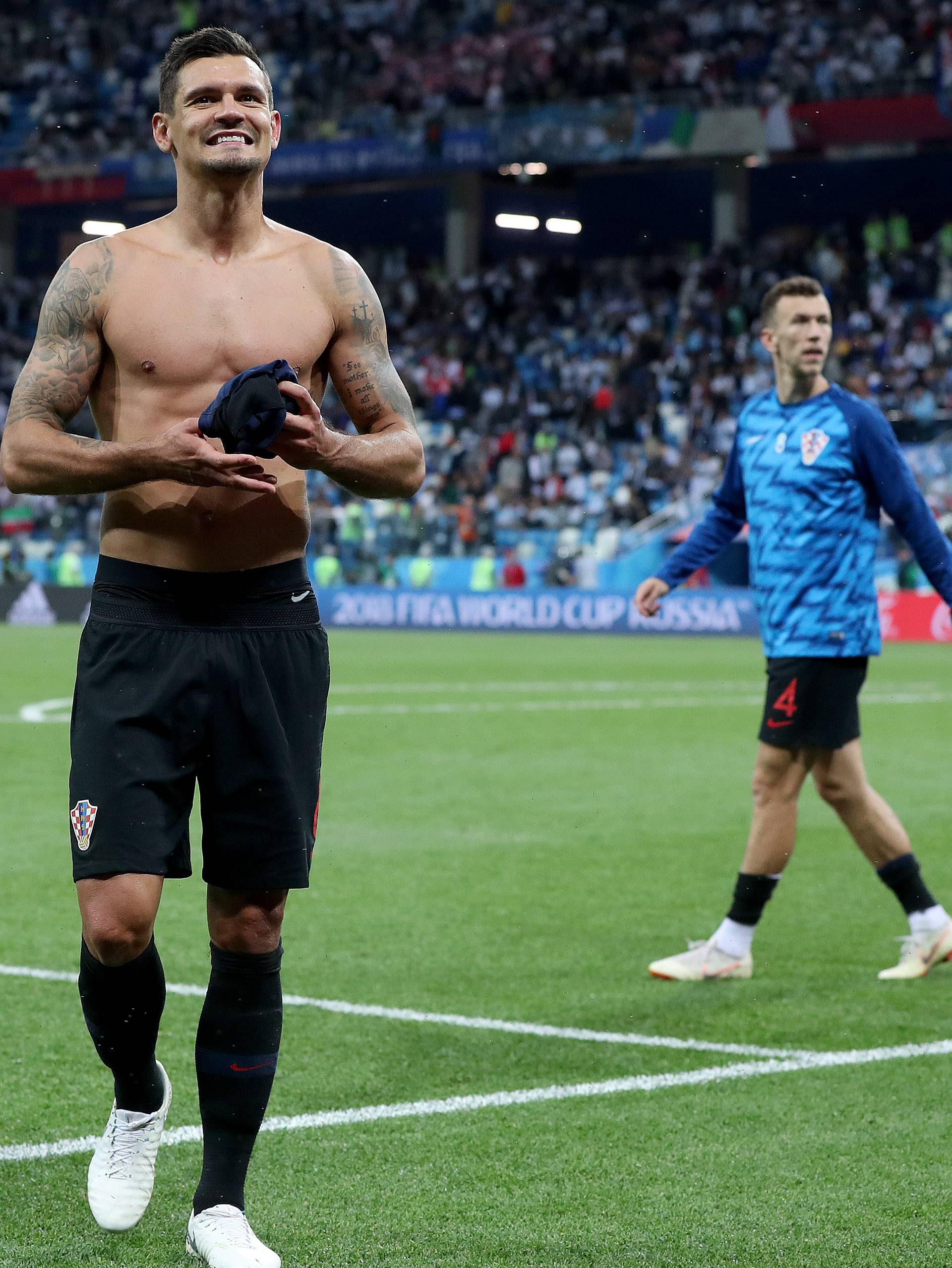 NjiÅ¾ni Novgorod: Lovren, RakitiÄ i Vida poklonili gornje dijelove dresova navijaÄima