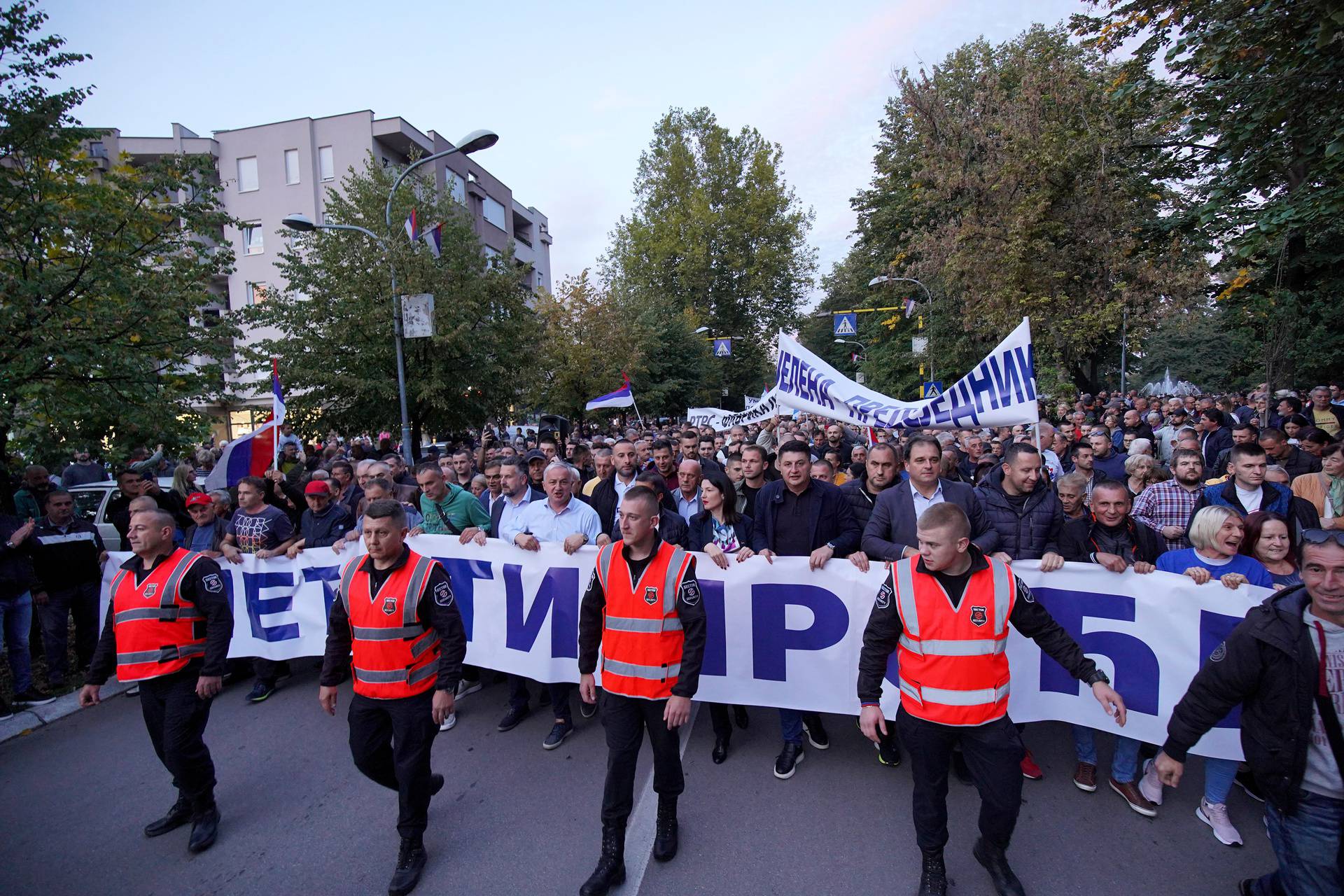 Banja Luka: Tisuće građana okupilo se protiv Dodika i krađe na izborima