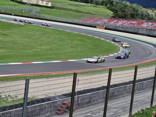 FOTO 24sata na utrci u Italiji. Pogledajte spektakl s hrvatskim vozačem za volanom Huracana