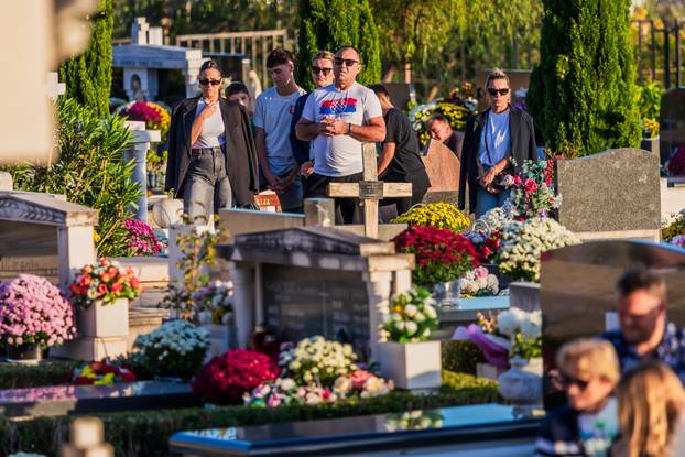 Kaštel Stari: Groblje Sv. Nikole i misa povodom blagdana Svih svetih