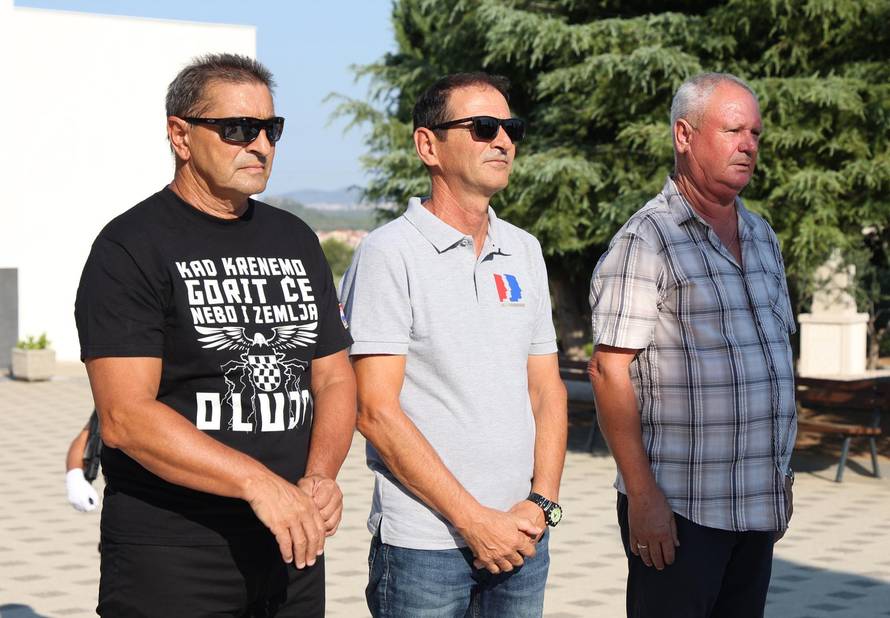 Šibenik: Položeni vijenci i zapaljene svije?e povodom obljetnice Oluje