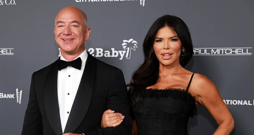 Bezos sa zaručnicom stigao u St. Tropez: Očito je da se tjednima nije 'zaglađivala' otkad plove...