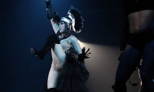 Indira je neprestano skakala i vje&scaron;to je dizala noge u zrak