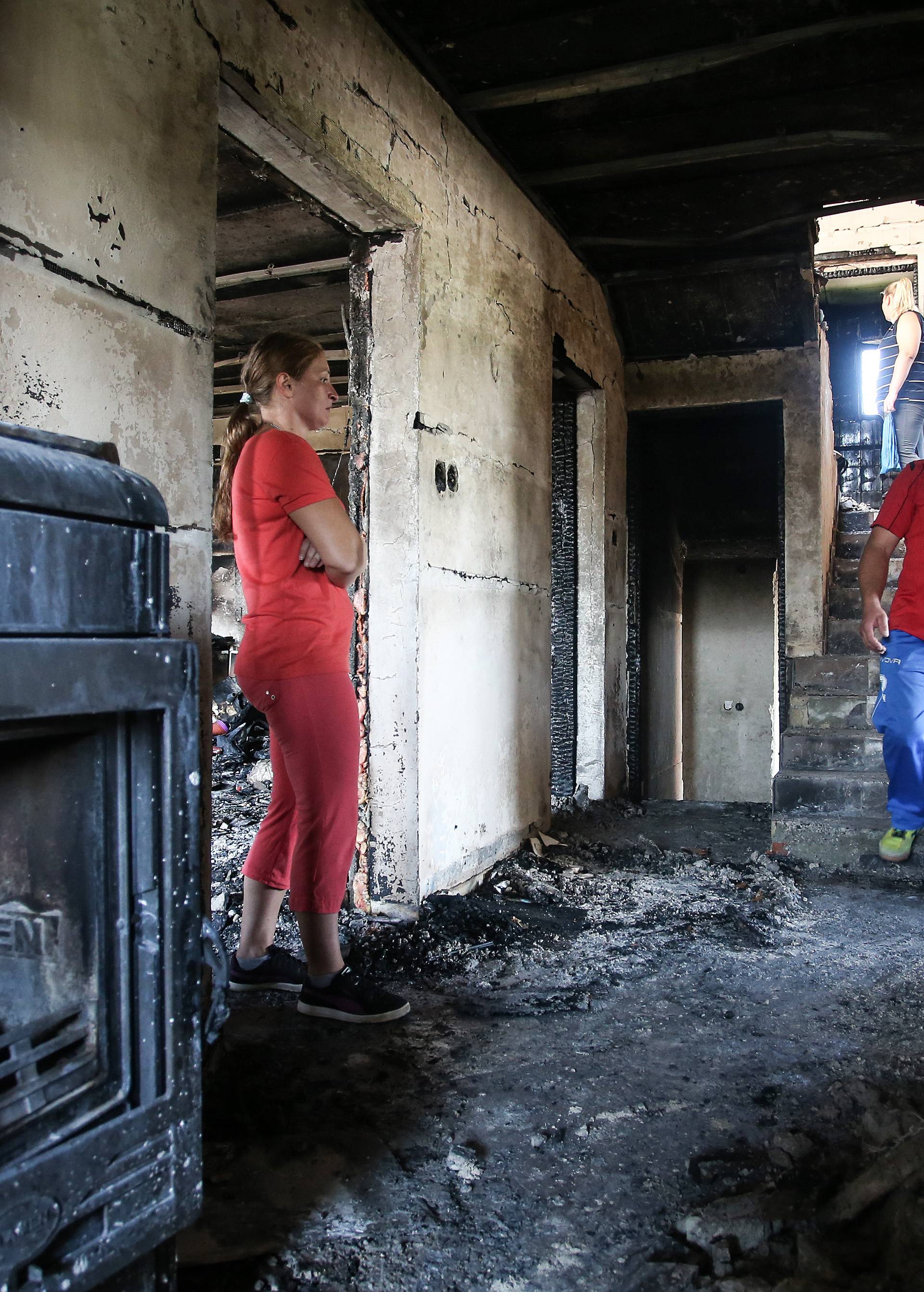 Svi žele pomoći obitelji koja je u požaru ostala bez svog doma