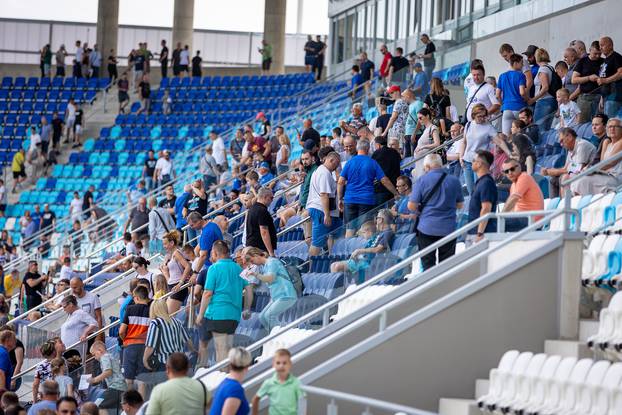 Osijek: Navijači uživali na otvorenom danu tribina novog stadiona