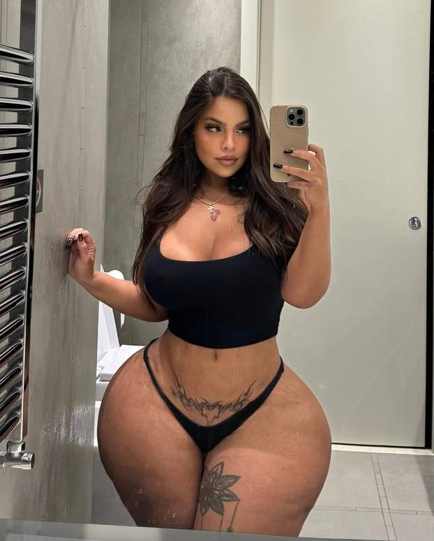 FOTO Bujna Gracie zavapila: Pa sjedala u automobilima trebaju biti veća! Ja se jedva uguram...